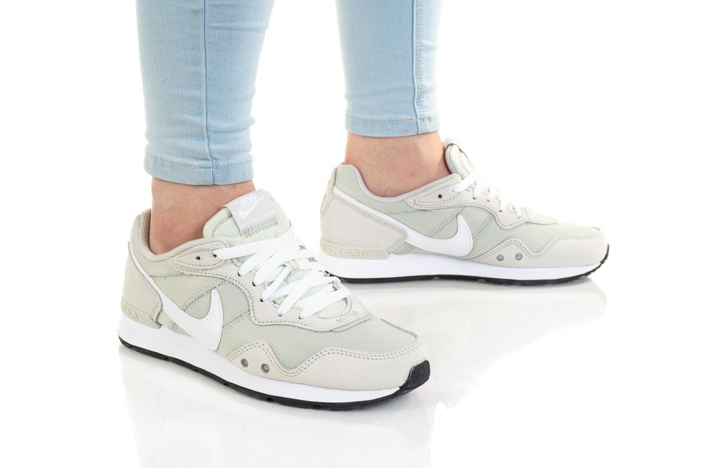 women's nike venture runner casual shoes